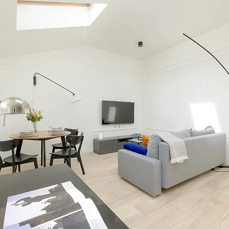 Minimalist Bright Kopernika Near Old Town In By Renters アパート ポズナン