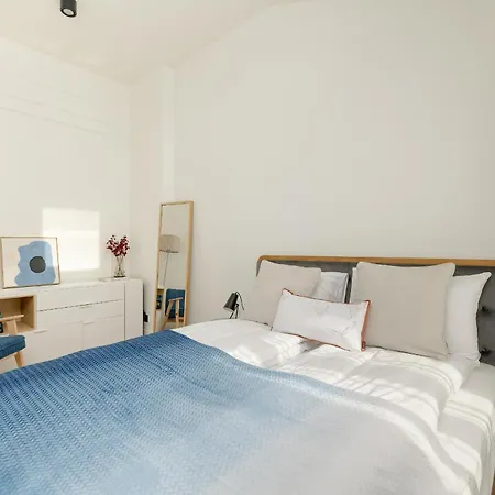 Minimalist Bright Kopernika Near Old Town In By Renters 아파트 *
