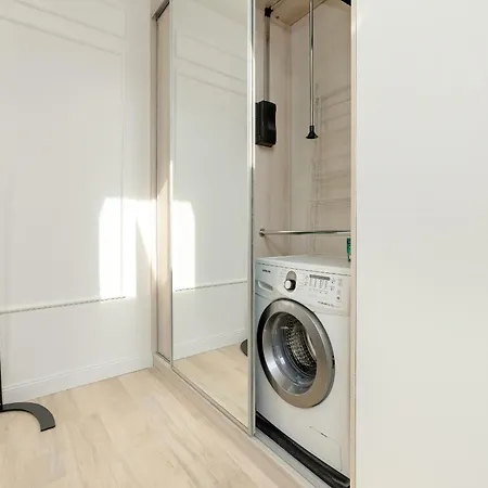 Minimalist Bright Kopernika Near Old Town In By Renters 아파트 포즈난