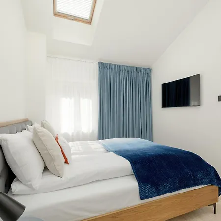 Minimalist Bright Kopernika Near Old Town In By Renters 아파트