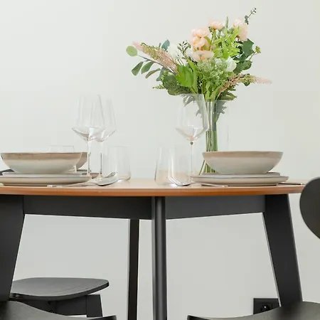 Minimalist Bright Kopernika Near Old Town In By Renters * 포즈난