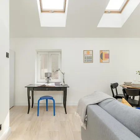 Minimalist Bright Kopernika Near Old Town In By Renters 아파트 *